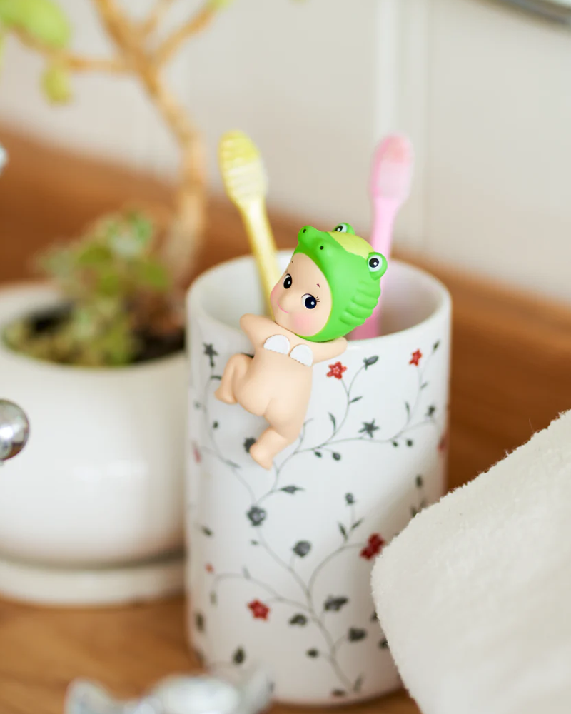 Sonny Angel® Mini Figure HIPPERS Looking Back Series